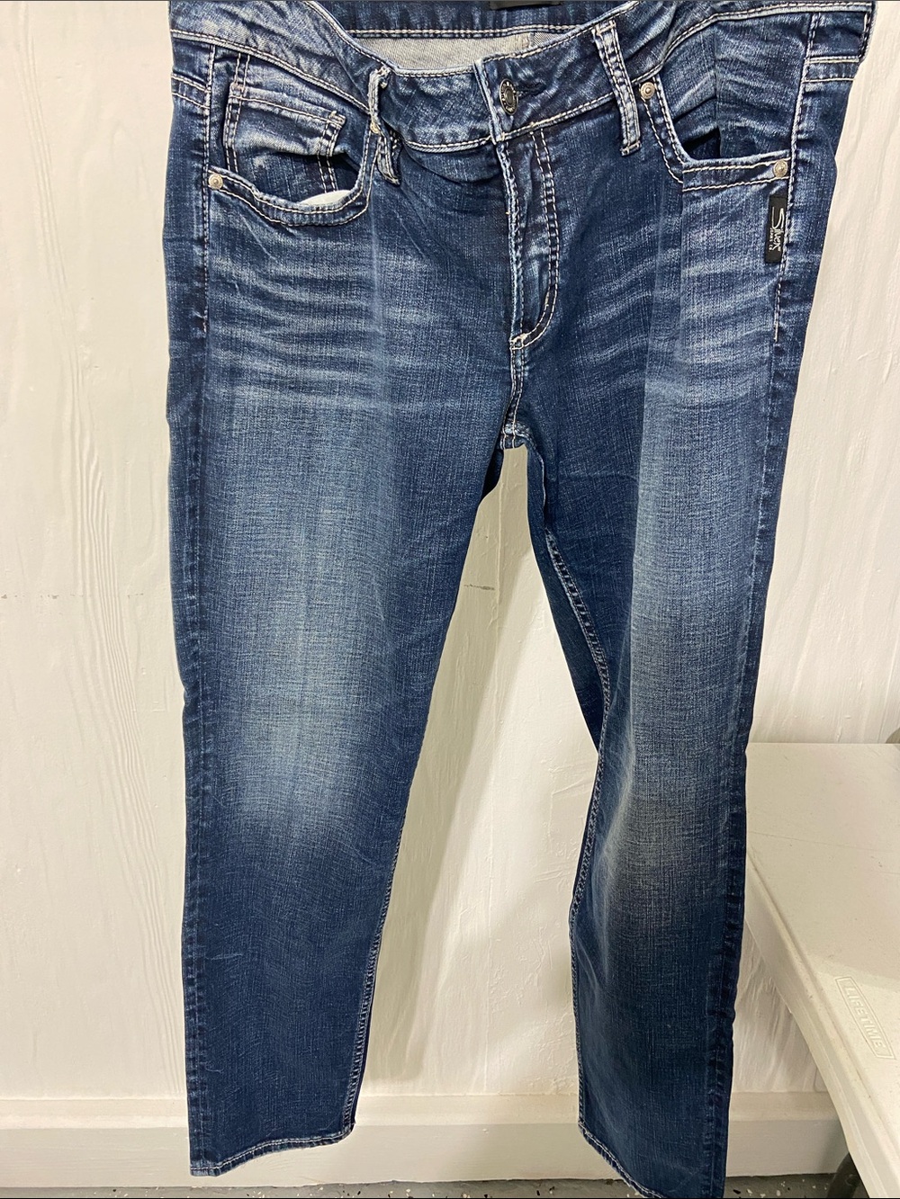 Silver Jeans Straight-Leg Jeans in Medium Blue Wash